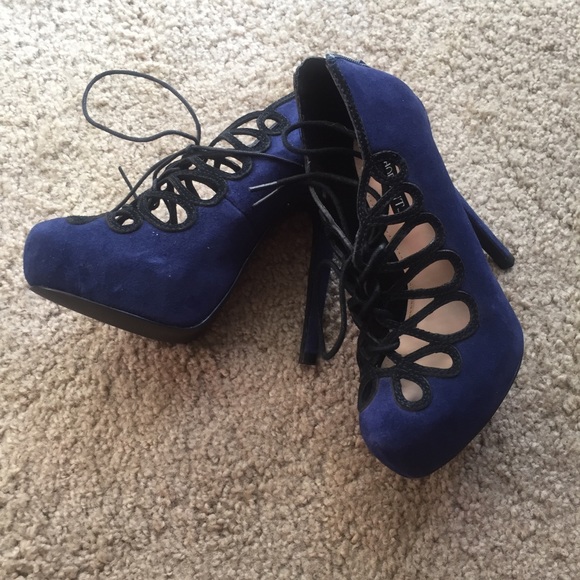 NWT - Shoemint Lorena Platform Cut-Out Heel - Picture 4 of 7